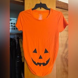 Maternity pumpkin tee